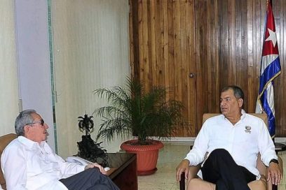 Amistoso encuentro entre Raúl y Rafael Correa