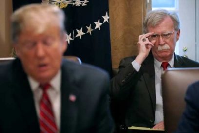 Trump anuncia despido de controvertido asesor de seguridad nacional