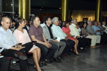 Participa Díaz-Canel en el acto de entrega del Premio Maestro de Juventudes