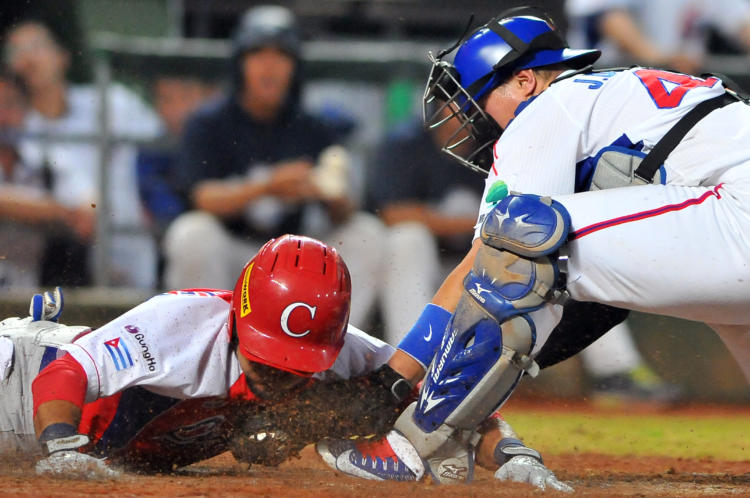 Béisbol cubano en el Premier del 2015. Foto: Ricardo López Hevia.