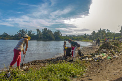 Por la playa y el Medio Ambiente (+Fotos)