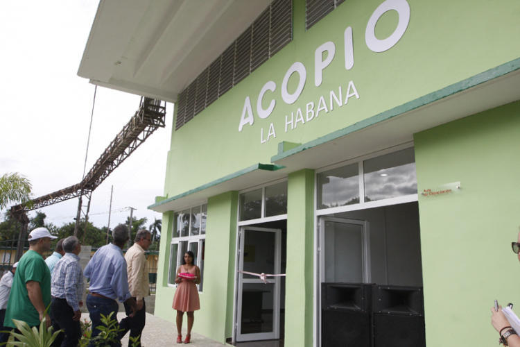 Inauguración del edificio socio administrativo de la Empresa de Acopio de La Habana. Foto: René Pérez Massola