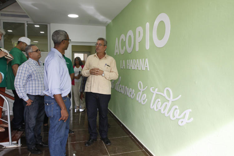 Inauguración del edificio socio administrativo de la Empresa de Acopio de La Habana. Foto: René Pérez Massola