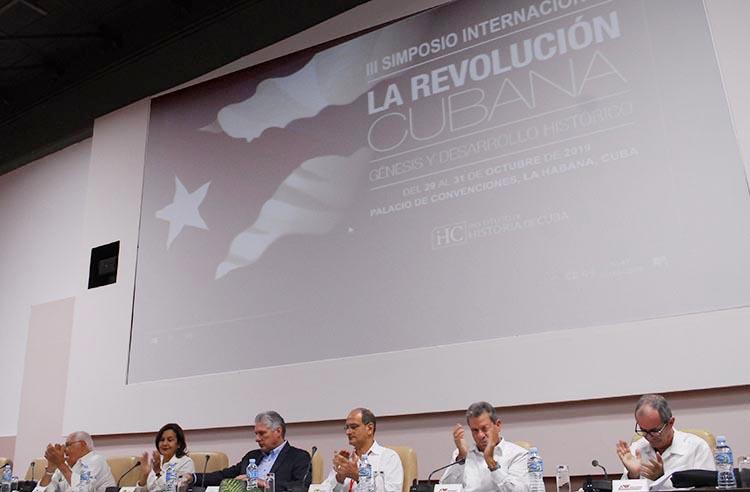 Acto de clausura Presidencia: Elda Rosa Pérez, ministra del SIGMA, presidente Diaz Canel, Víctor Gaute Palacio de Convenciones. 30 de octubre de 2019. Foto: Agustín Borrego Torres