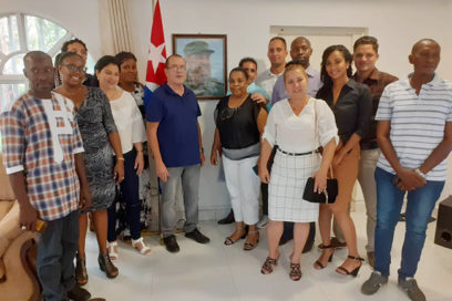 Jóvenes gambianos y cubanos contra el bloqueo de Estados Unidos (+ Fotos)