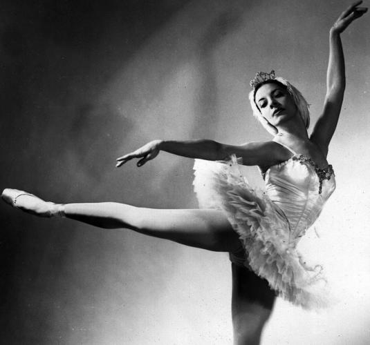 Como Odette, de El lago de los cisnes. Foto: Cortesía del Museo Nacional de la Danza