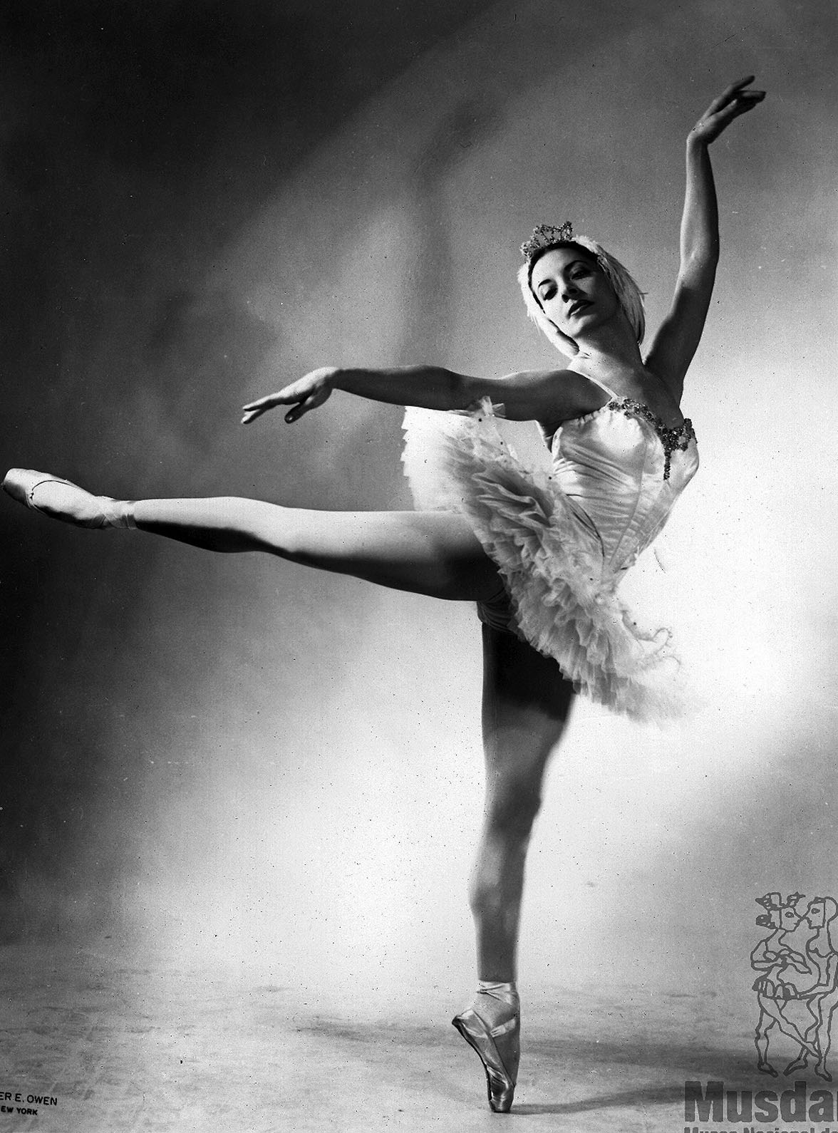 Como Odette, de El lago de los cisnes. Foto: Cortesía del Museo Nacional de la Danza