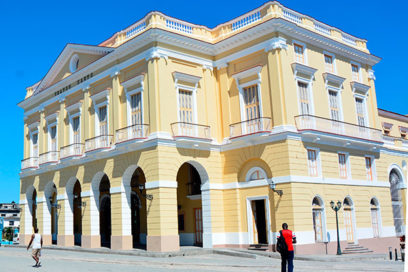 Asiste presidente del Parlamento cubano a reapertura del emblemático Teatro Sauto