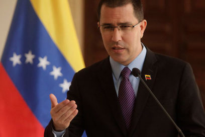 Venezuela responde y expulsa a diplomáticos salvadoreños
