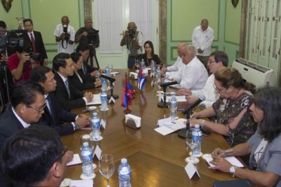 Dialogan en La Habana cancilleres de Cuba y Laos
