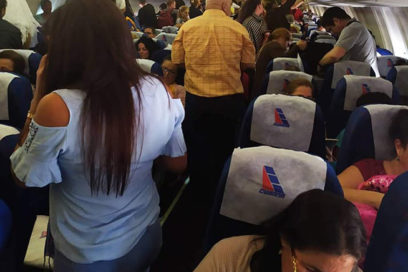 Regresa primer grupo de médicos cubanos que prestaban servicios en Bolivia