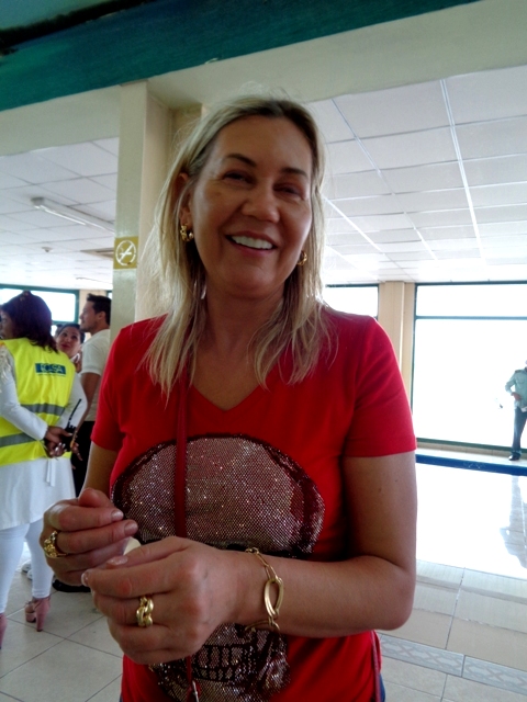 Notablemente emocionada, la turista rusa Nina expresó su alegría por visitar Cuba, país con el que Rusia mantiene estrecho vínculo. (Foto: Lianne Fonseca)