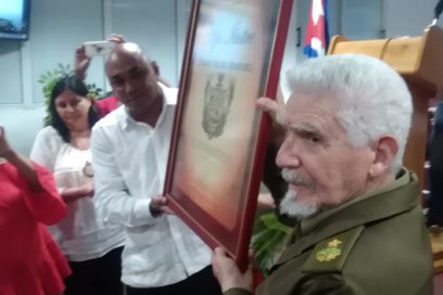 Recibe Ramiro Valdés distinción Hijo Ilustre de  Villa Clara
