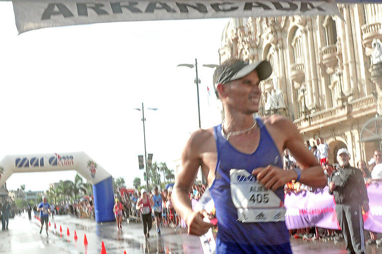 Alien Reyes, campeón de estreno en Marabana. Foto José Raúl Rodríguez Robleda