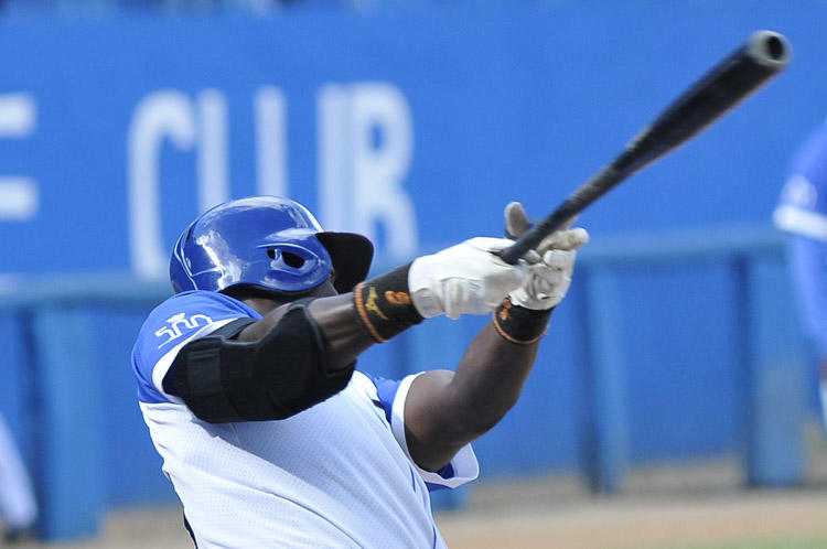 Stayler Hernández conectó este domingo su primer jonrón de la Serie. Foto: José Raúl Rodríguez Robleda.