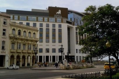 Asisten Raúl y Díaz-Canel a inauguración del hotel Paseo del Prado