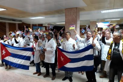 Llega a Cuba último grupo de colaboradores de la salud que laboraban en Ecuador (+Video)
