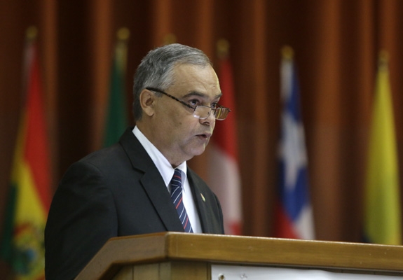 Osvaldo Vento, presidente del INDER, deja inaugurado AFIDE. Foto: José Raúl Rodríguez Robleda