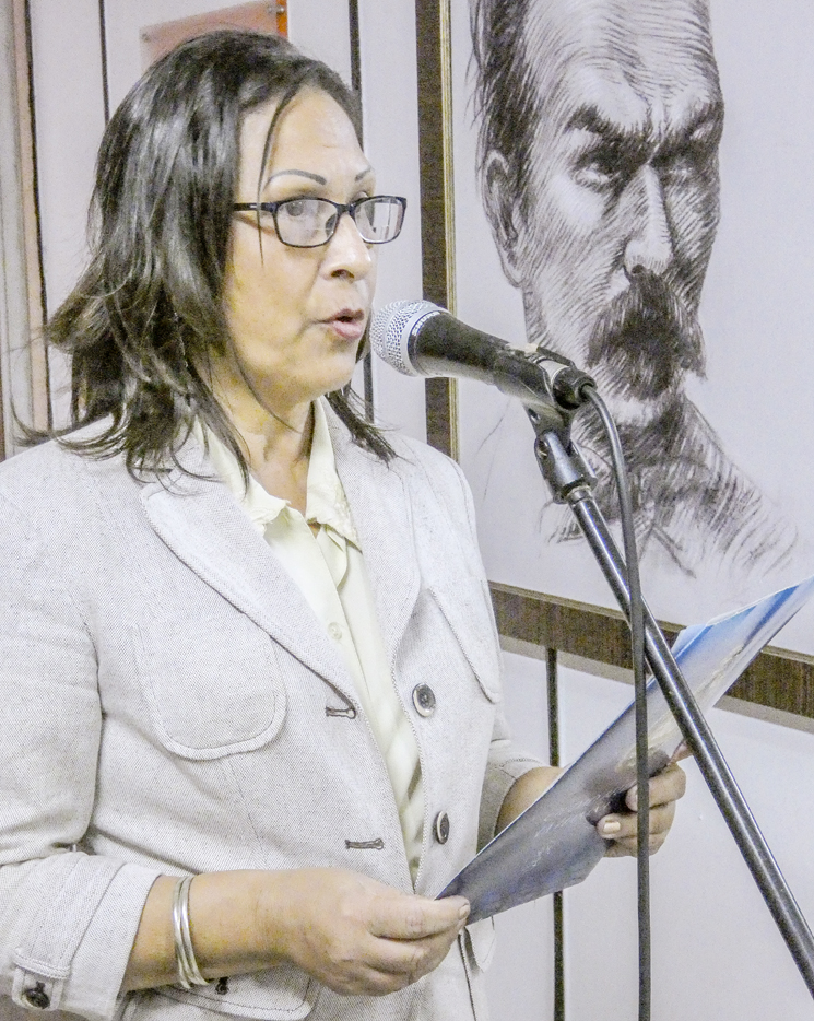 Clarivel Cuza, conservadora del Museo de los Trabajadores Palacio de los Torcedores, tuvo a su cargo las palabras de apertura. Foto: Heriberto González