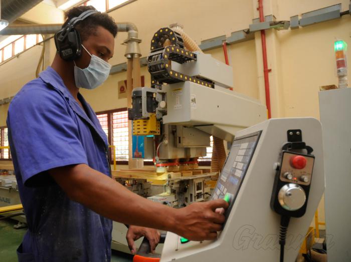 Todavía no se aprovechan todas las posibilidades y seguimos lentos en los encadenamientos productivos con el turismo, la inversión extranjera y el sector no estatal, consideró el mandatario en el encuentro. (Foto: Endrys Correa Vaillant)