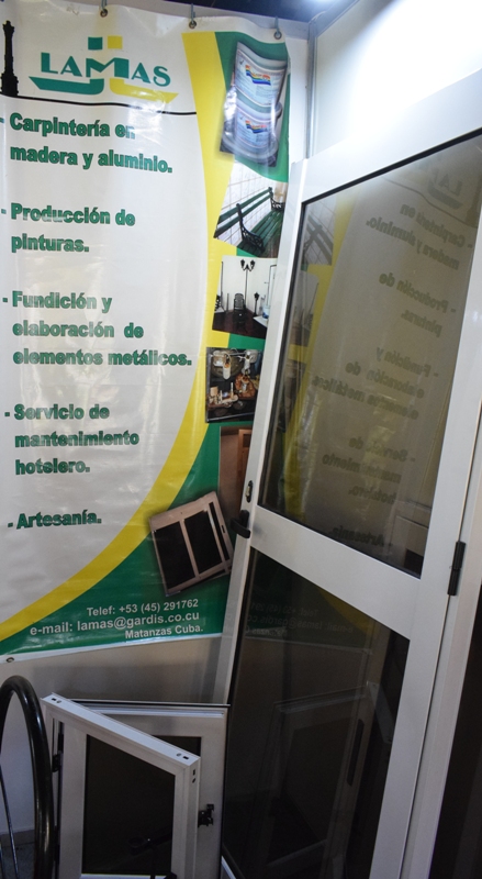 Las puertas de aluminio han ganado adeptos por su calidad. Foto: Agustín Borrego