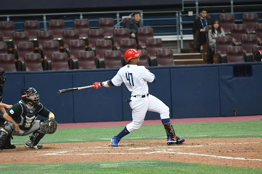 Yurisbel Gracial decidió el partido con fly de sacrificio al jardín central. Foto: www.wbsc