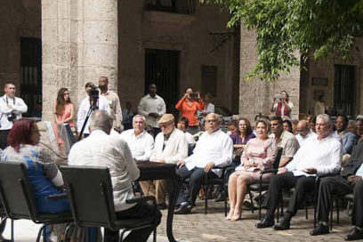 Asiste Díaz-Canel a presentación de libro por 500 años de La Habana (+Fotos)