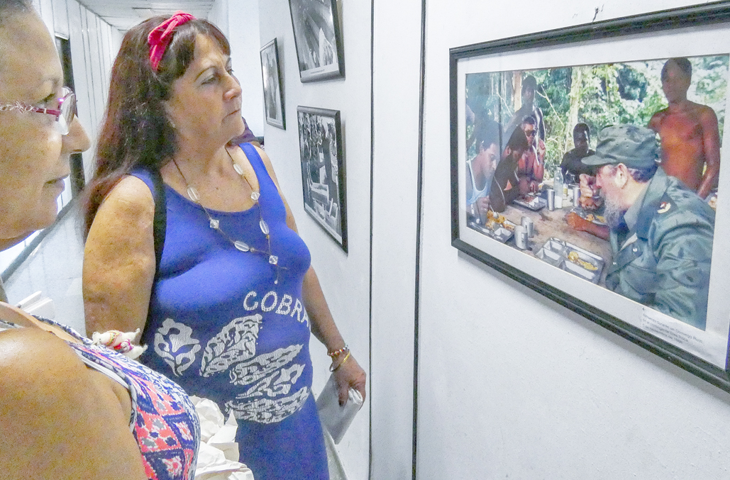 Los trabajadores te acompañan, exposición de fotografías inaugurada en la redacción de Trabajadores. Foto: Heriberto González