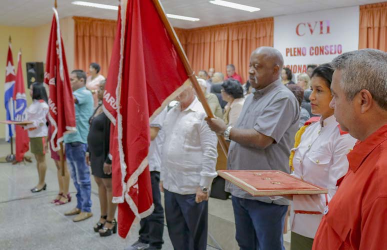 Tres colectivos recibieron el Sello Héroes del Moncada: Empresa Militar Industrial Granma, de La Habana; Empresa Constructora Militar no. 4, de Matanzas y la Empresa Agropecuaria Militar, del Oeste de La Habana. Foto: Isabel Aguilera