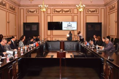 Recibió Vicepresidenta del Parlamento y del Consejo de Estado a delegación gubernamental china