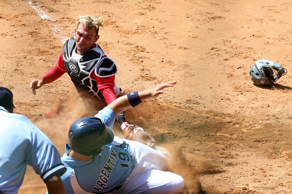Cuba en el campeonato mundial contra Argentina. Foto: wbsc