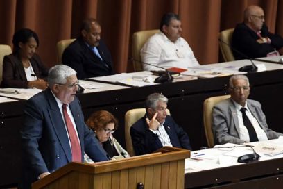 Parlamento y Consejo de Estado con Ley de Organización y Funcionamiento