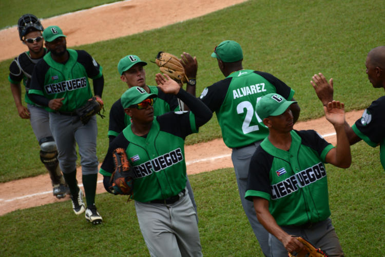 Los Elefantes de Cienfuegos siguen peleando. Foto: Osvaldo Gutiérrez Gómez
