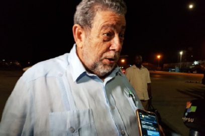Primer Ministro de San Vicente y las Granadinas llega a La Habana para participar en Cumbre del ALBA-TCP