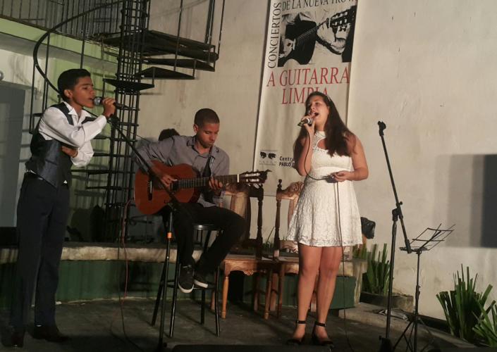 Finalistas Yanny González y Hade Hernández interpretan "Mi abuela doña Juana"