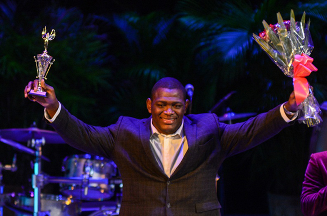 El atleta Mijaín López (lucha), recibe el reconocimiento como atleta más popular del 2019. Foto: Marcelino Vázquez Hernández