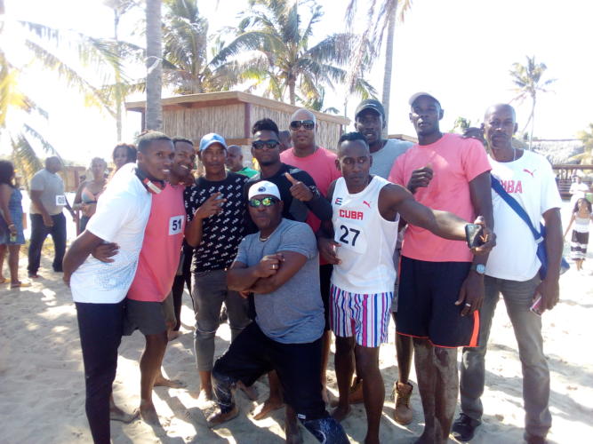 Un grupo de los campeones y medallistas mundiales que se dieron cita en SandLast. Foto: José Raúl Rodríguez Robleda