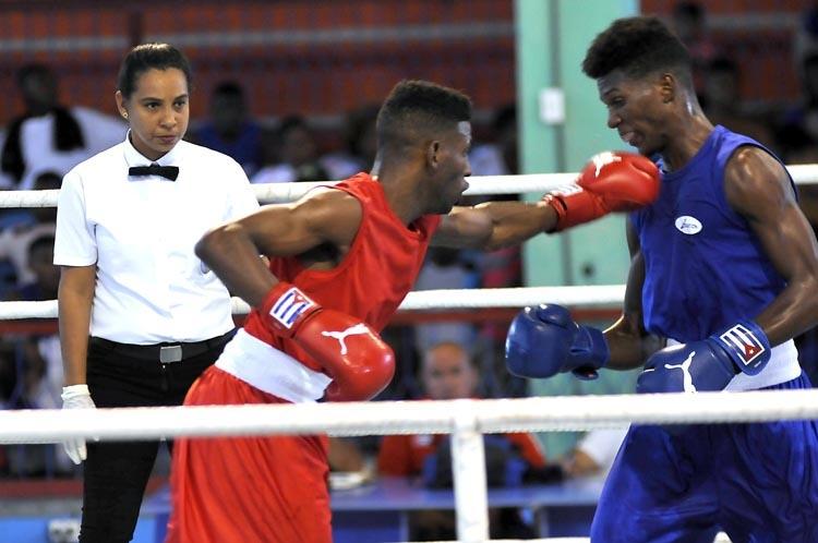 El arbitraje femenino toma fuerza en Cuba. Foto: José Raúl Rodríguez Robleda