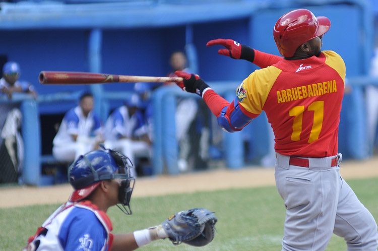 Erisbel Arruebarrena lidera los jonrones en Matanzas con 9. Foto: José Raúl Rodríguez Robleda.