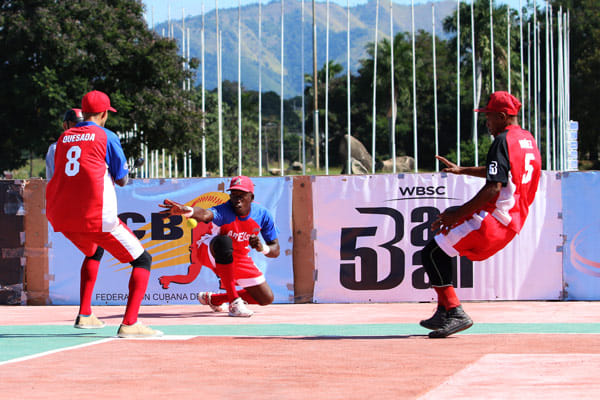 Se jugó bien y se concretó un espectáculo en el nacional de Baseball5. Foto: Mónica Ramírez