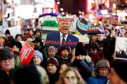 Miles de personas en EE.UU. demandan destitución de Trump