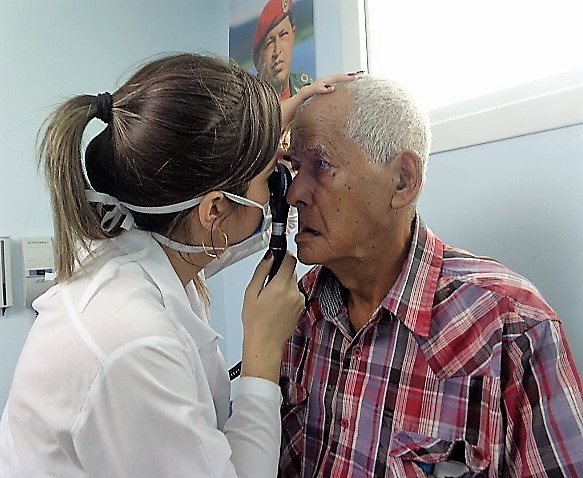 Los colaboradores de la Misión Médica Cubana junto a colegas venezolanos velan por el bienestar de los más necesitados. Foto: Jorge Pérez Cruz