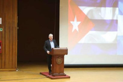 Díaz-Canel asiste a la Universidad de Buenos Aires