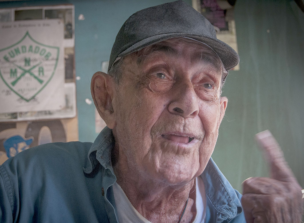Hugo sostiene que el Pelotón de la CTC-R y el de los Malagones, constituyen el símbolo sobre el cual descansa el poder revolucionario: la estrecha alianza obrero-campesina. Foto: René Pérez Massola