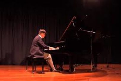 Pianista costarricense Mario Jiménez en concierto
