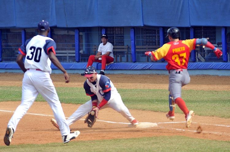 La defensa de Camagüey ha lucido muy bien en la final. Foto: José Raúl Rodríguez Robleda