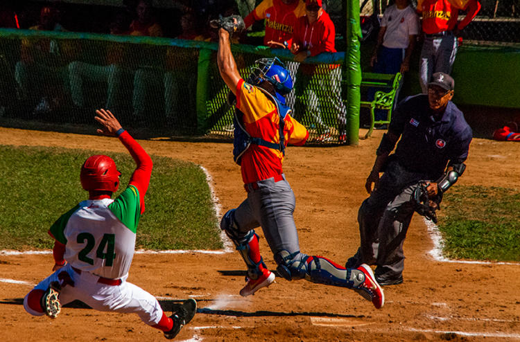 Las Tunas contra Matanzas, semifinal 2020. Foto: Periódico 26