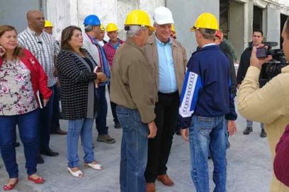 Diaz-Canel tours economic centers in Sancti Spirits