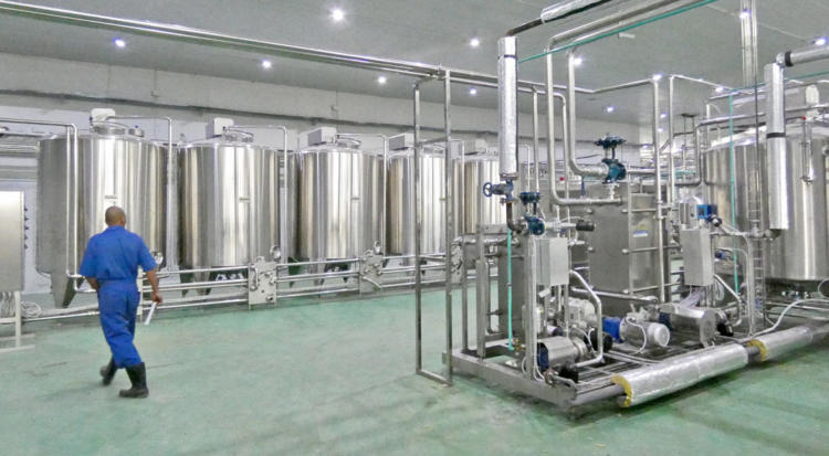 Esta es la nueva planta de fabricación de yogur. El producto saldrá en envases termoconformados. Foto: Heriberto González