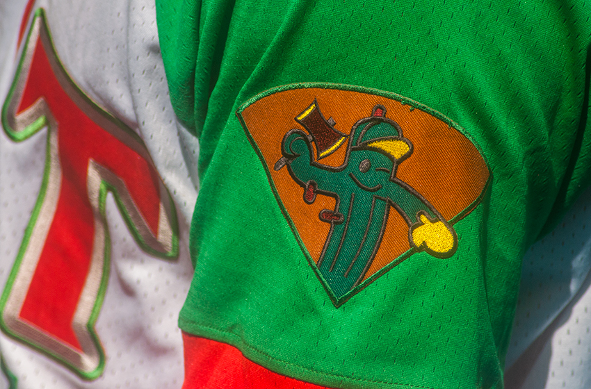 Logo en el uniforme de Las Tunas. Foto: Periódico 26.